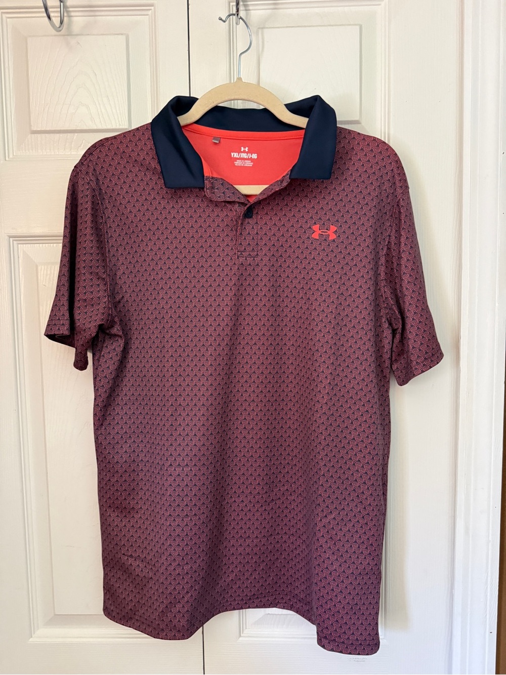 NWOT Under Armour Boys Coral & Navy Blue Polo Collared Shirt / Size Boys XL